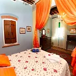 In With Private Pool & Garden * Uzzano
