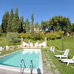 In With Private Pool & Garden Uzzano